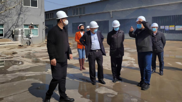 市住房和城鄉(xiāng)建設(shè)局劉玉勇局長、 市建筑工程管理服務中心孫雷主任一行 到我公司調(diào)研、指導