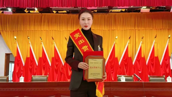 熱烈祝賀集團(tuán)總經(jīng)理張娟在李滄區(qū)“作風(fēng)能力提升年”活動中，獲評“突出貢獻(xiàn)個人”榮譽(yù)稱號