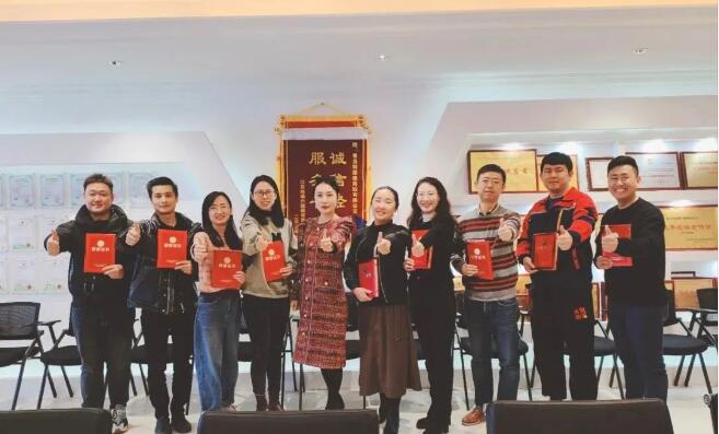 愛有溫度，心有未來--東達(dá)建材2022榮譽(yù)表彰圓滿成功